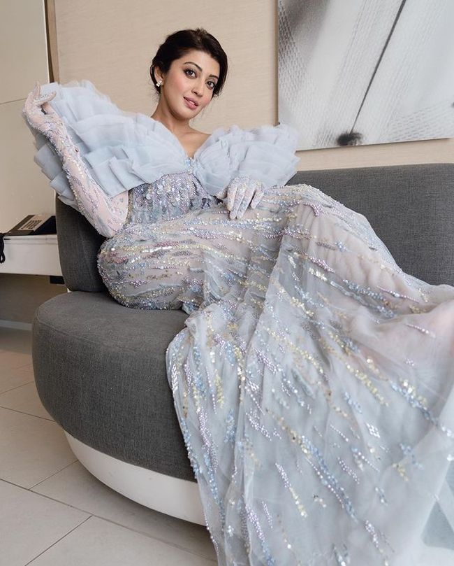 Staggering Poses Of Pranitha Subhash